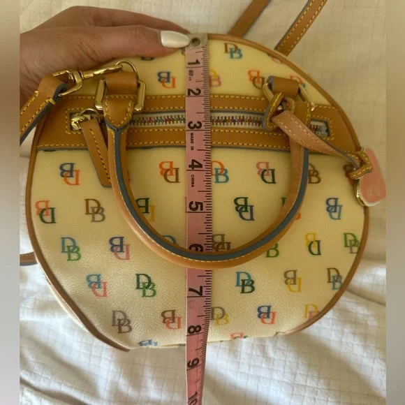 Discontinued Dooney And Bourke Circle It Bag - Picture 13 of 15